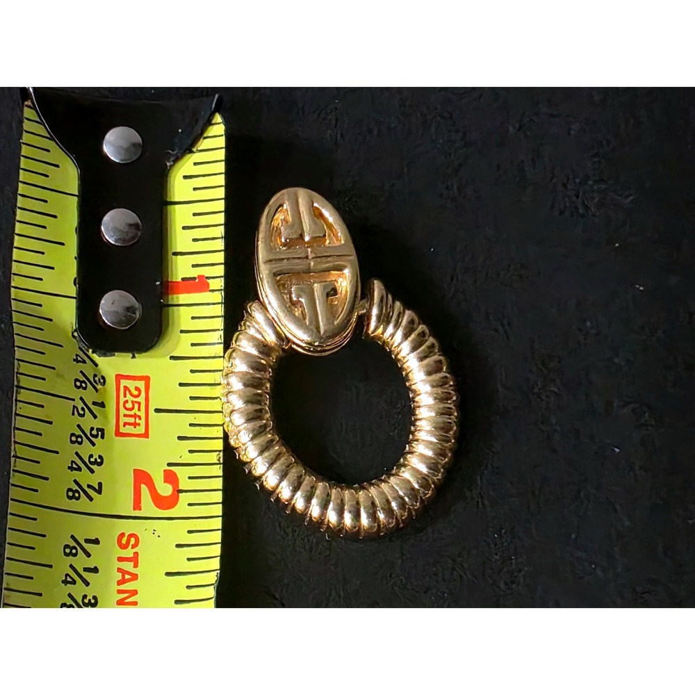 Vintage Givenchy LOGO Door Knocker Earrings Gold Plated Ribbed Clip 80s - Picture 7 of 7